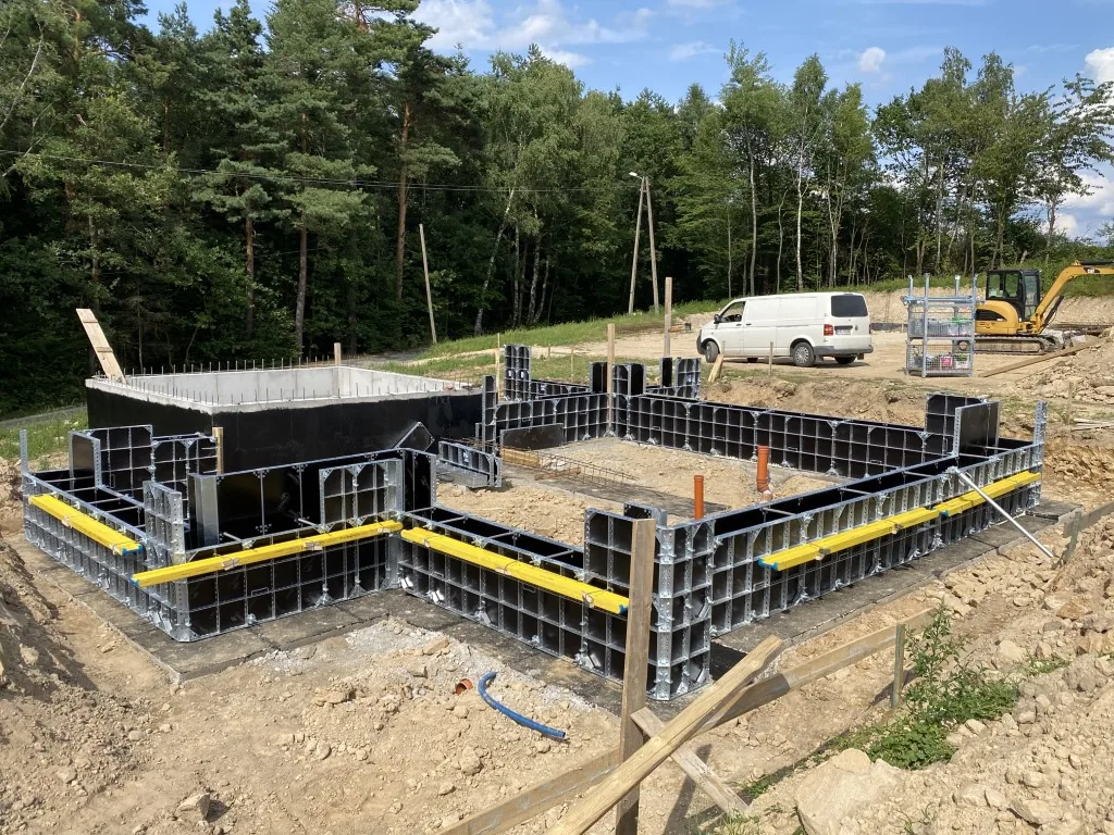 Ławy żelbetowe i hydroizolacja domu w Krakowie